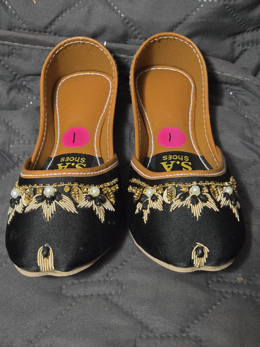 Kids Embellished Khussa