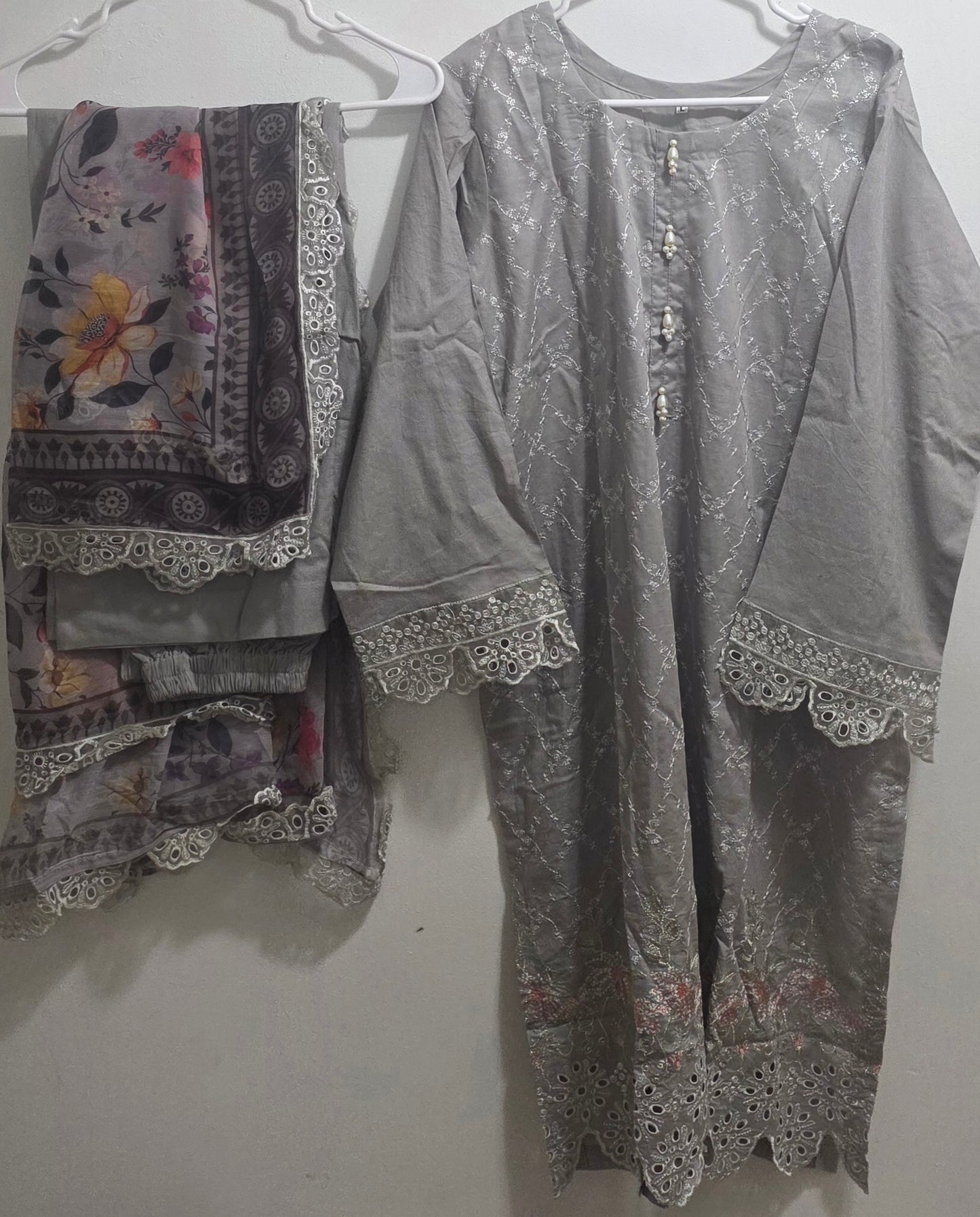 Cotton/Lawn 3pc chickenkari Suit with Patch work