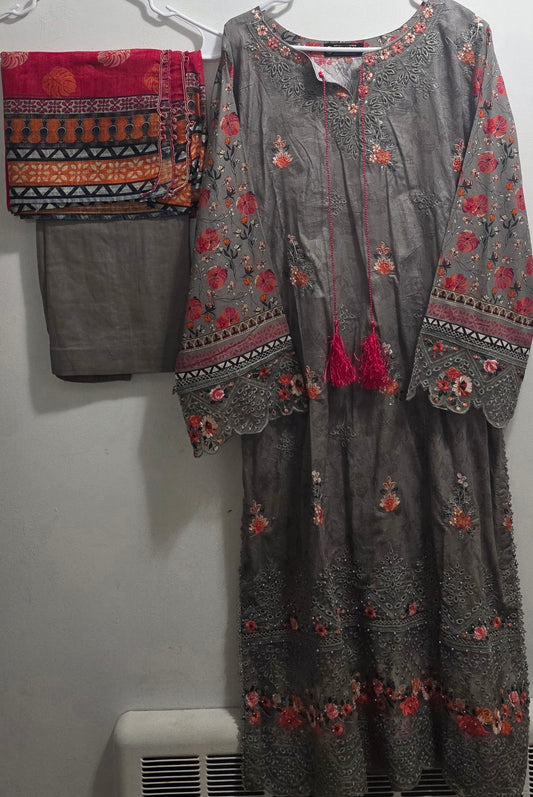 Munira linen 3pc Suit with Embroidery & Patch work