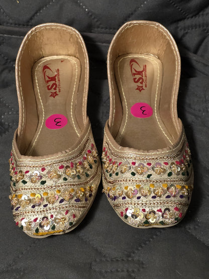 Kids Embellished Khussa