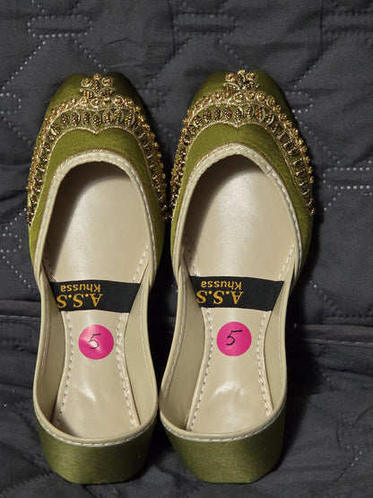 Kids Embellished Khussa