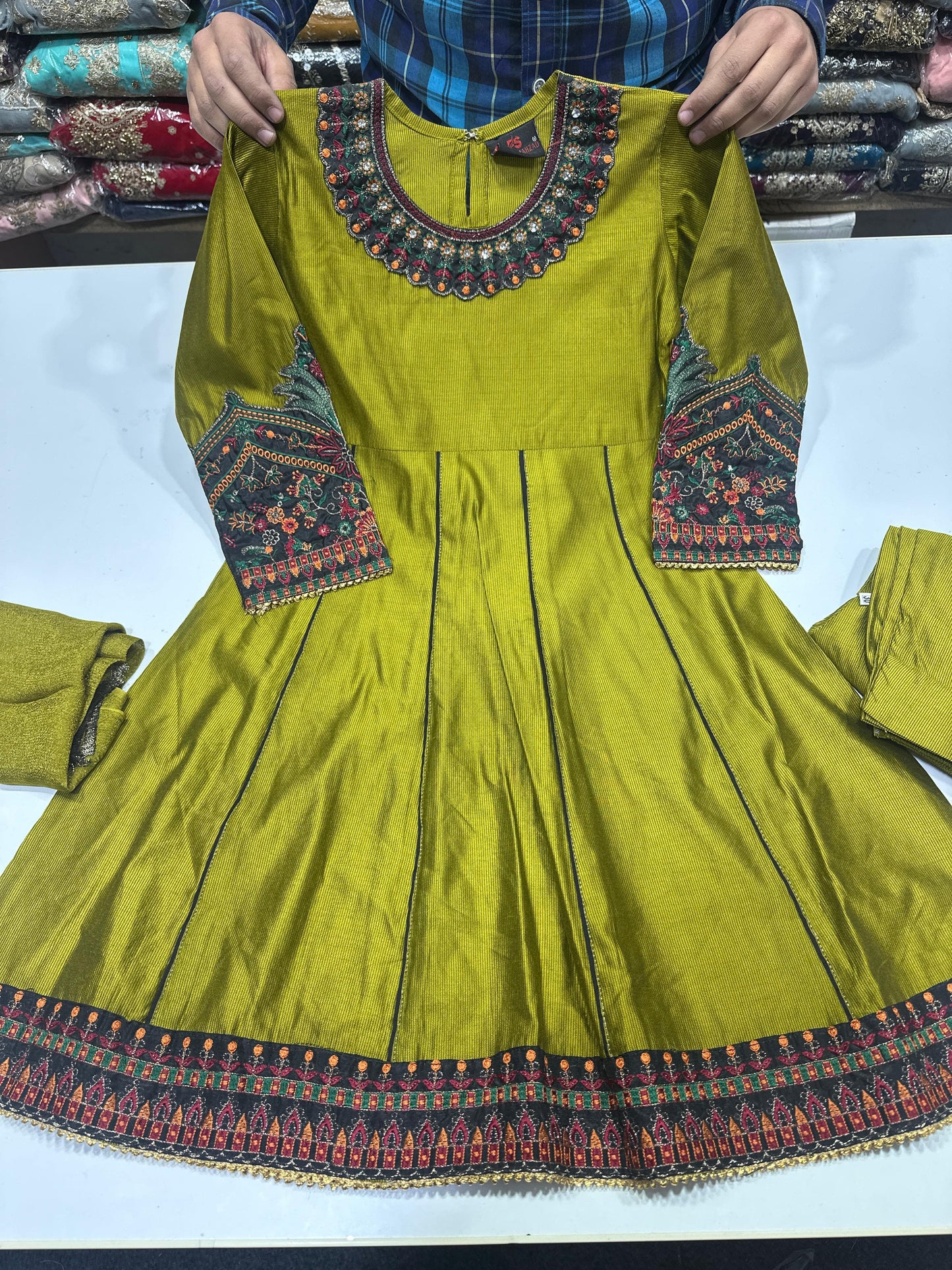 Girls Embroidered Suit (6-7yrs)