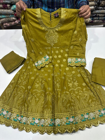 Girls Embroidered Suit (8-9yrs)