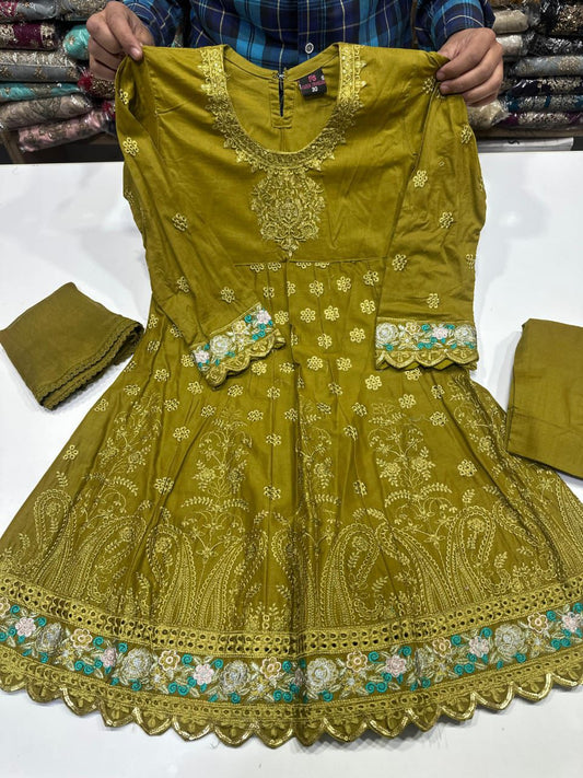 Girls Embroidered Suit (8-9yrs)