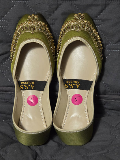 Kids Embellished Khussa