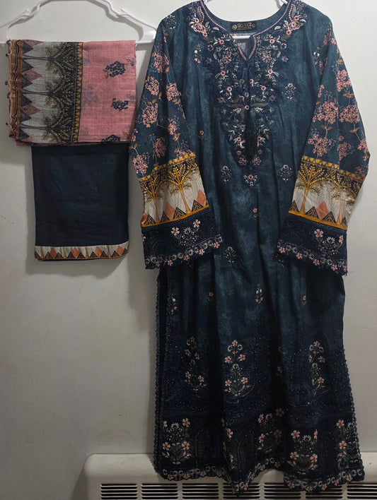 Munira linen 3pc Suit with Embroidery & Patch work
