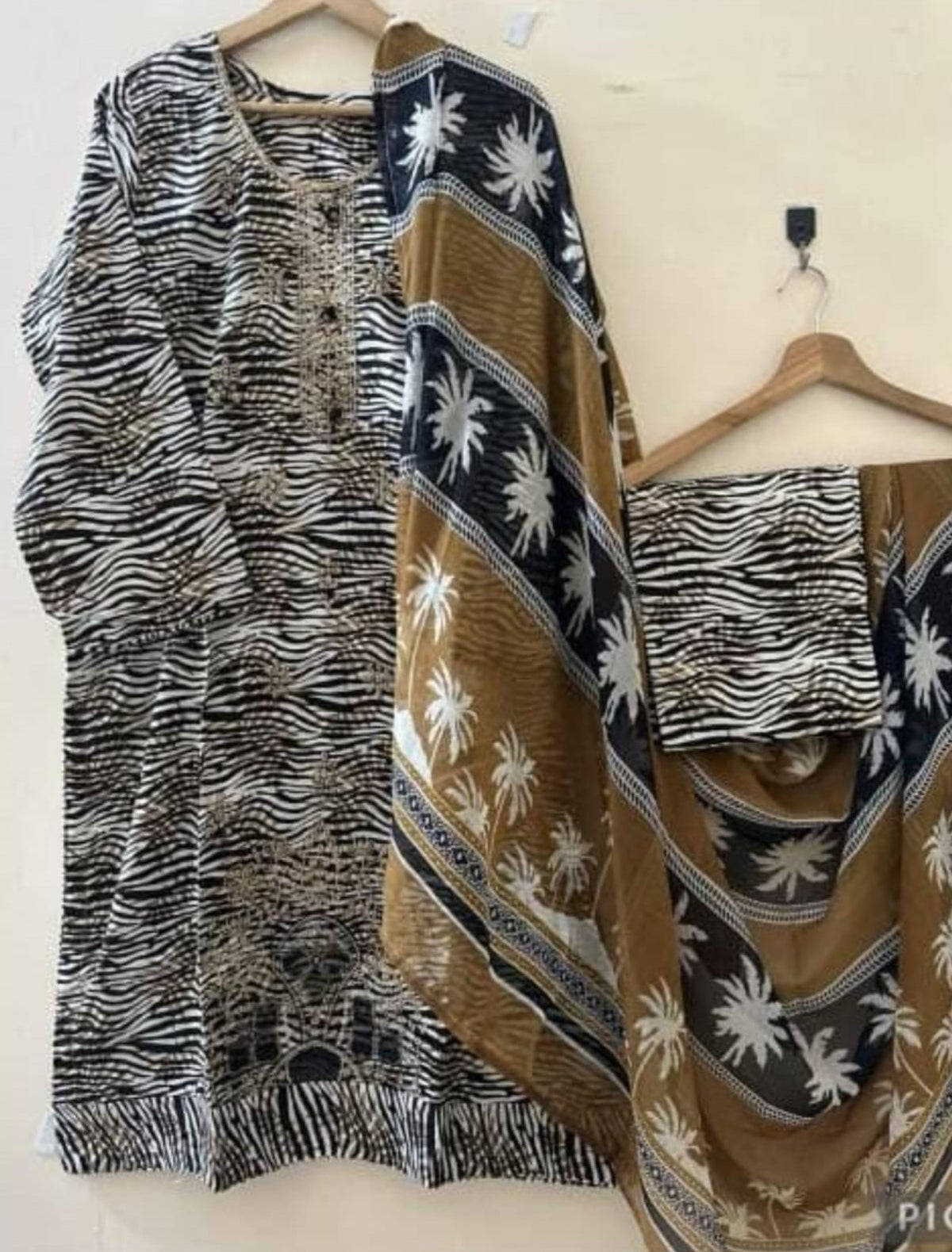 Lawn 3pc Suit with Chiffon Dupatta