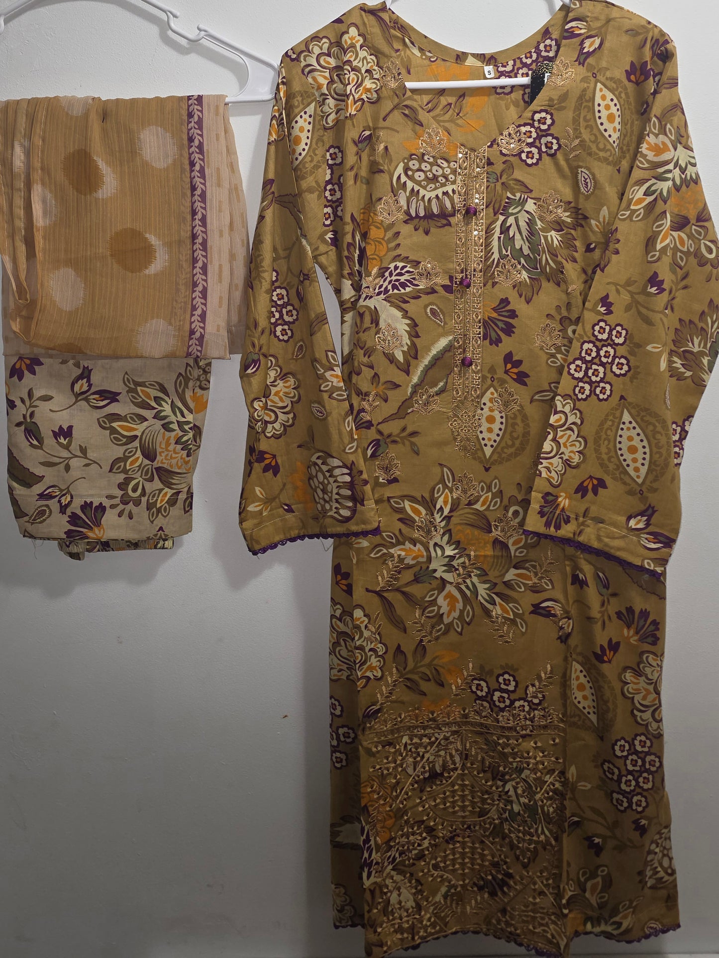Lawn 3pc Suit with Chiffon Dupatta