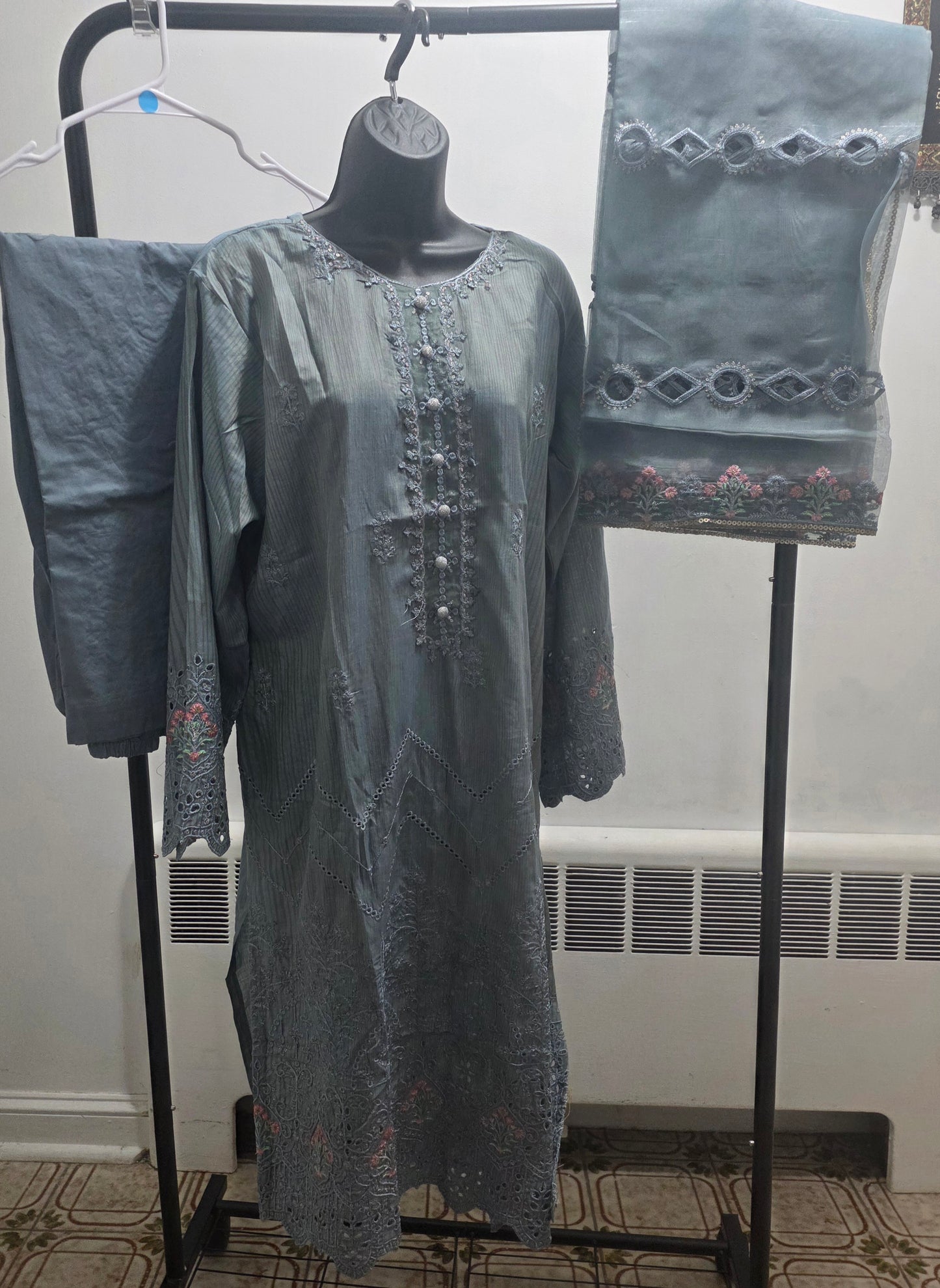 Cotton/Lawn Embroidered 3pc Suit