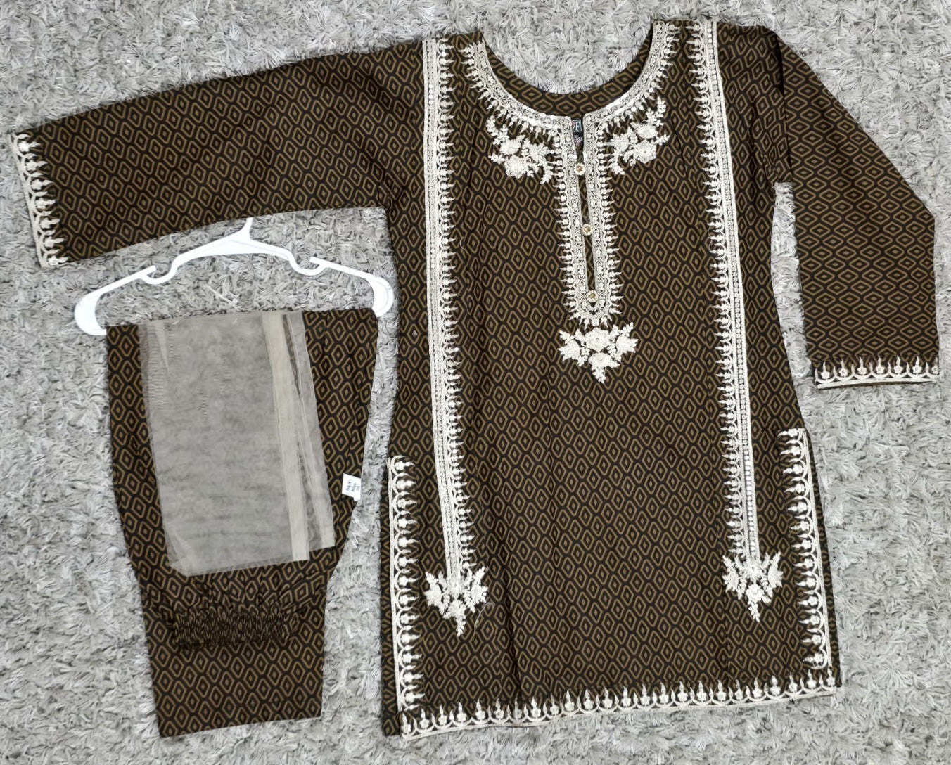 Girls Embroidered Suit (3yrs)
