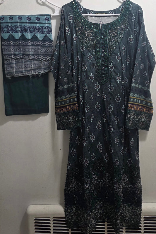 Munira linen 3pc Suit with Embroidery & Patch work